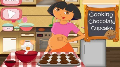 Беременная Даша готовит пирожные с шоколадом